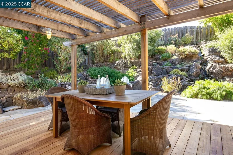 Single Family Residence in Walnut Creek
