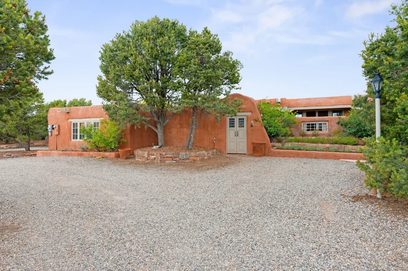 61 Calle San Martin , Santa Fe, NM 87506, Santa Fe, New Mexico, United States. - Photo 21