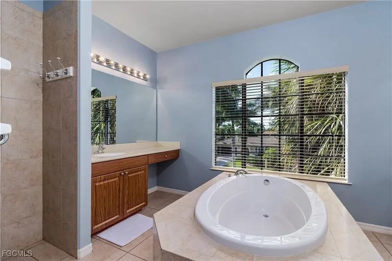 5601 Del Rio Court, Cape Coral, FL 33904, Cape Coral, Florida, United States. - Photo 30
