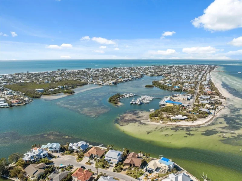 727 KEY ROYALE DRIVE, Holmes Beach, Florida, United States. - Photo 55
