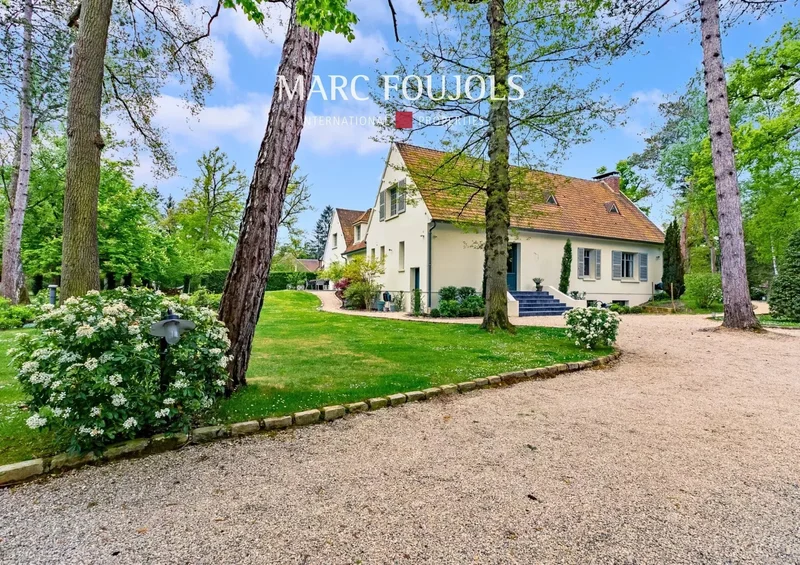 Lamorlaye, Hauts-de-France, France. - Photo 11
