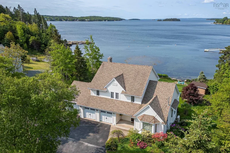 Relaxed coastal living, just 25 minutes from Halifax