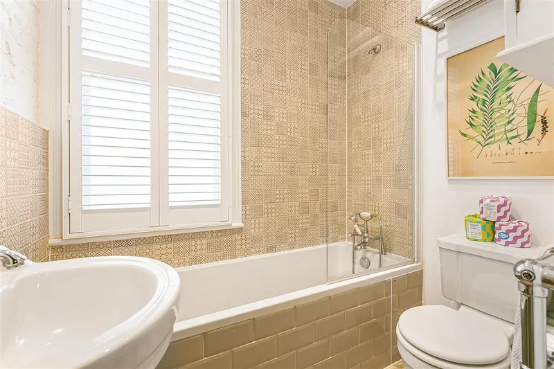 St. Albans Road, Kingston upon Thames, England, United Kingdom. - Photo 34