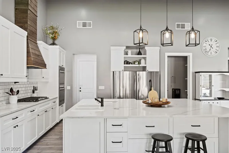 5865 Egan Crest Drive, Las Vegas, Nevada, United States. - Photo 31