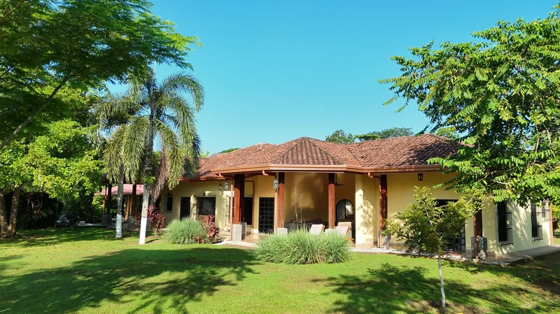 Luxury Estate with Private Lake, Lush Garden, and Prime Location Just 1 km from the Beach
