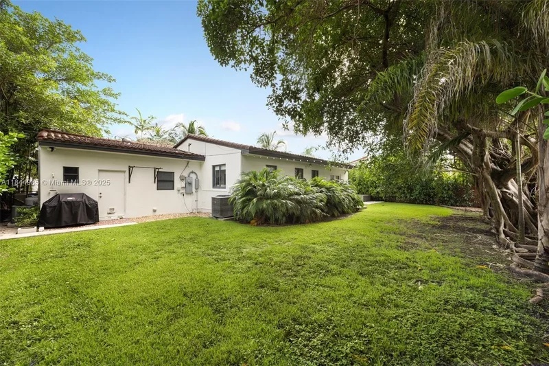 1080 NE 86th, Miami, Florida, United States. - Photo 24