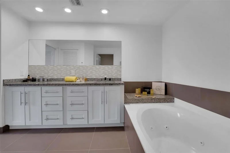 4108 W Palm Aire Dr #83B, Pompano Beach, FL 33069, Pompano Beach, Florida, United States. - Photo 35