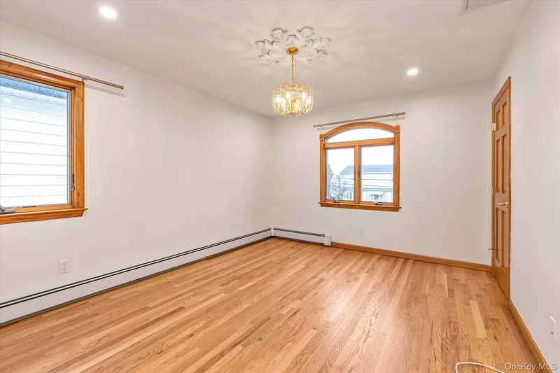 203 Pershing Parkway, Mineola, New York, United States. - Photo 9