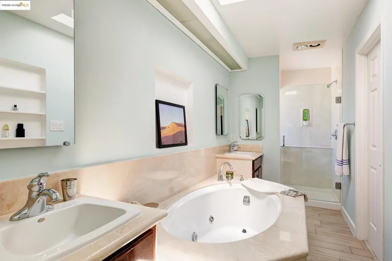 10353 Royal Oak Rd, Oakland, California, United States. - Photo 16