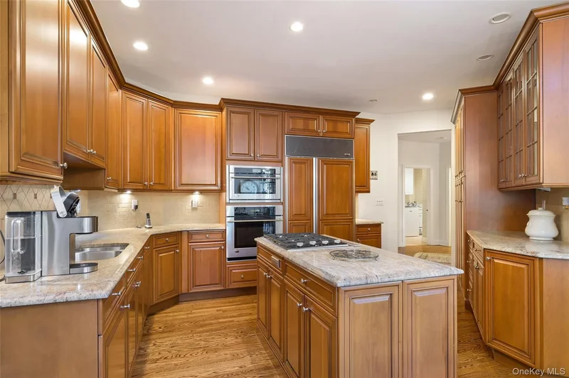 39 Club Pointe Drive, White Plains, NY, 10605, USA, White Plains, New York, United States. - Photo 23