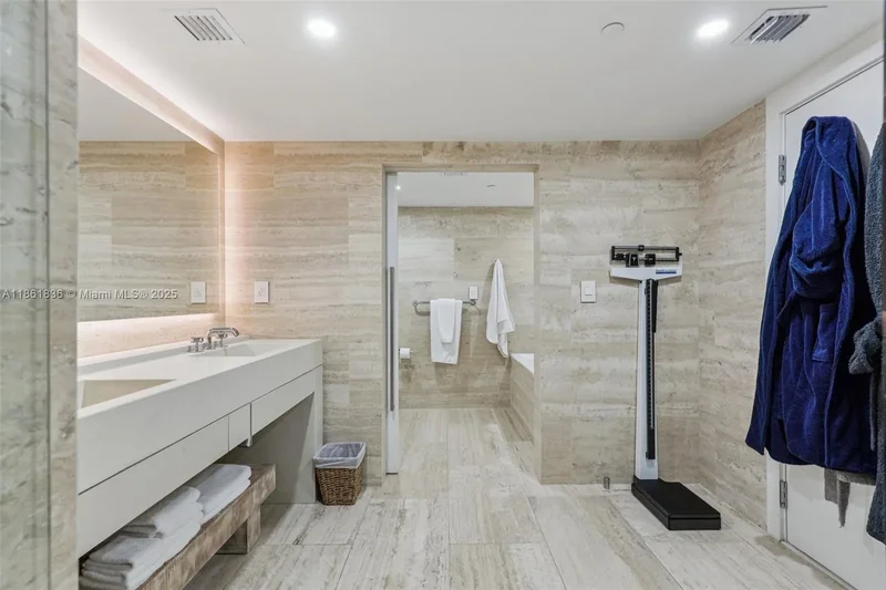 102 24th St 1440, Miami Beach, Florida, United States. - Photo 28