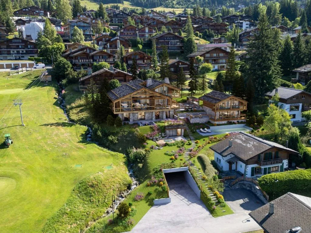 Exterior photo 3