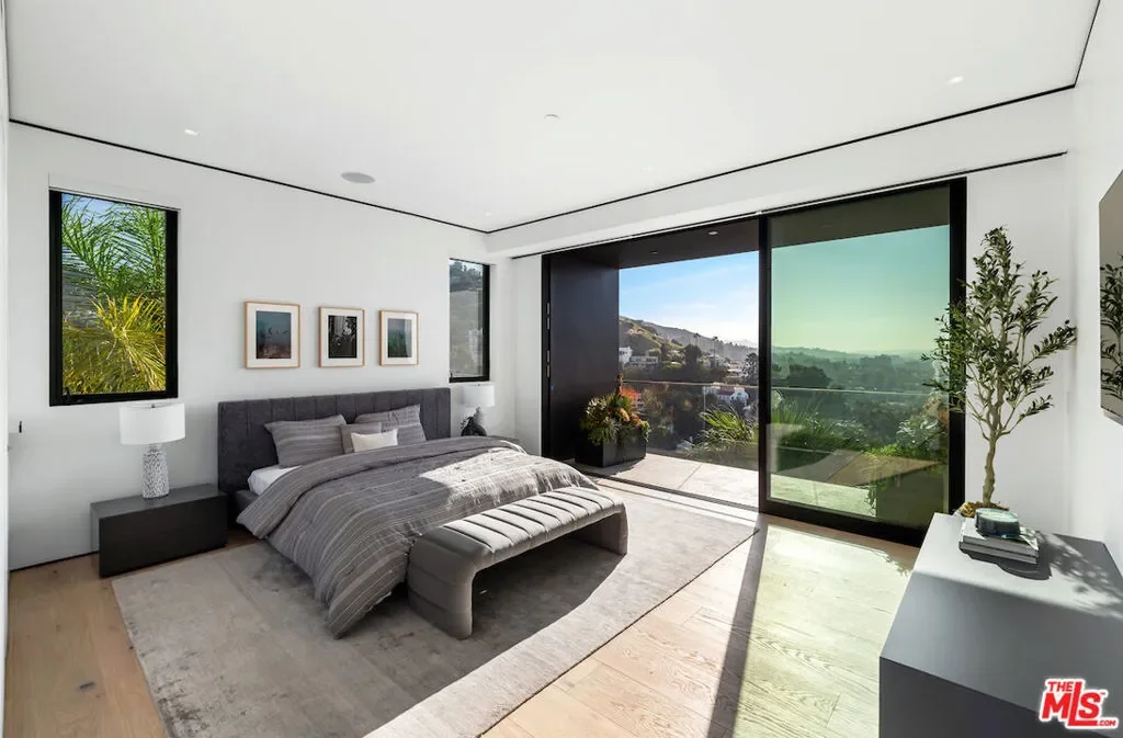 8116 Laurel View Drive, Los Angeles, California, United States. - Photo 28