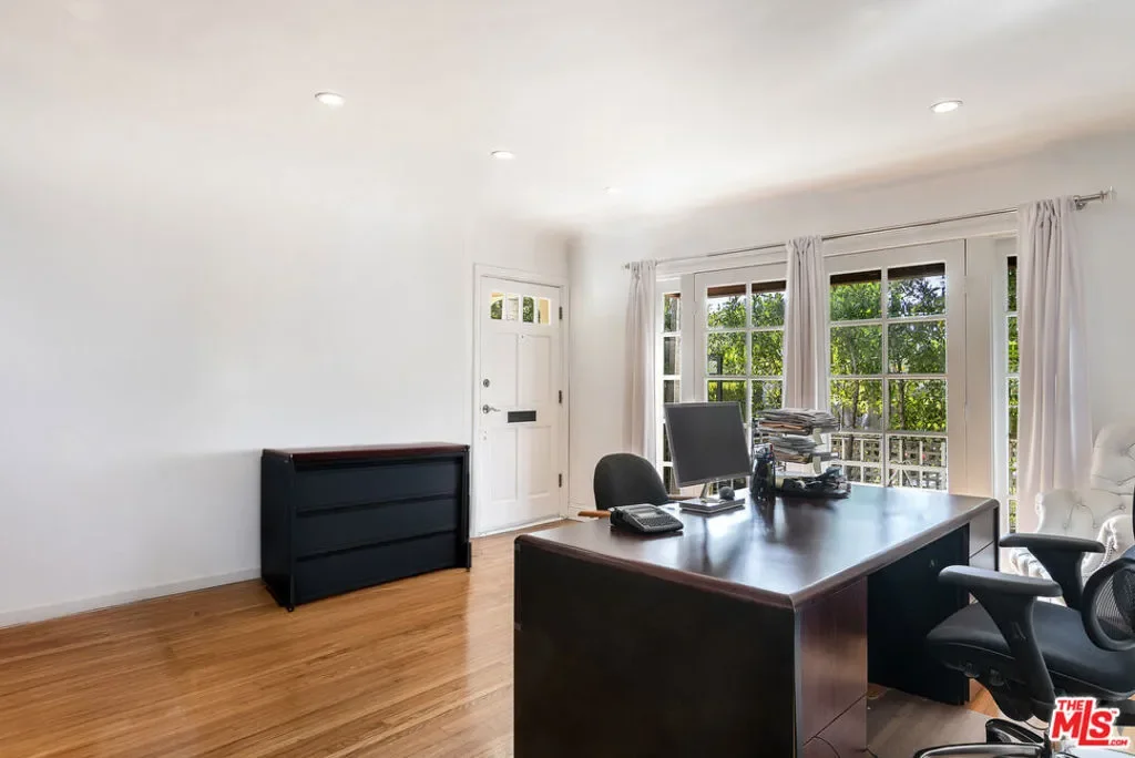 9037 Elevado Street, Los Angeles, California, United States. - Photo 18