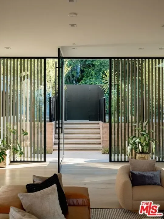 3748 Berry Drive, Los Angeles, California, United States. - Photo 11