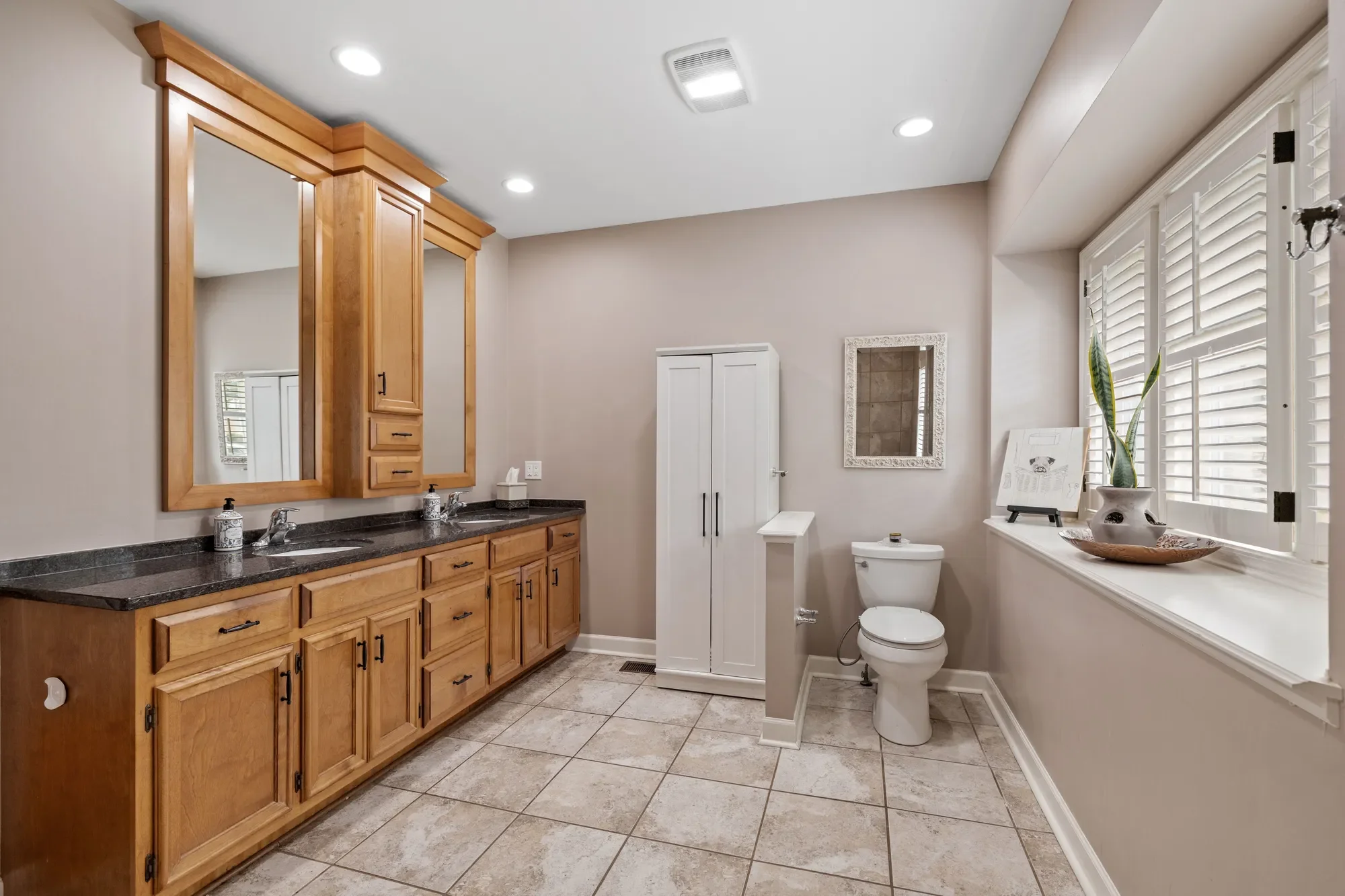 55 Chesterfield Court , Burr Ridge, IL 60522, Burr Ridge, Illinois, United States. - Photo 26