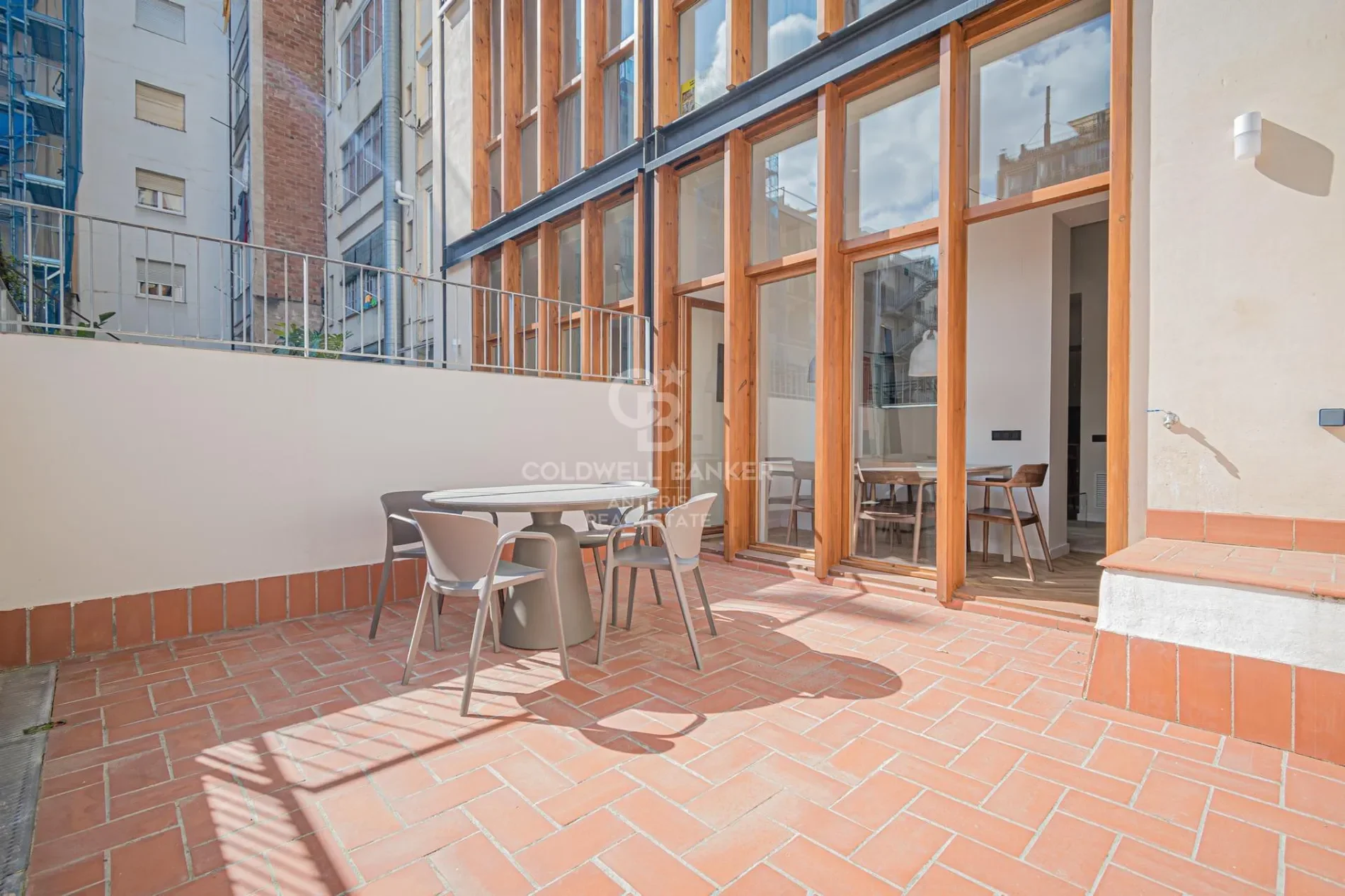 Exterior photo 1