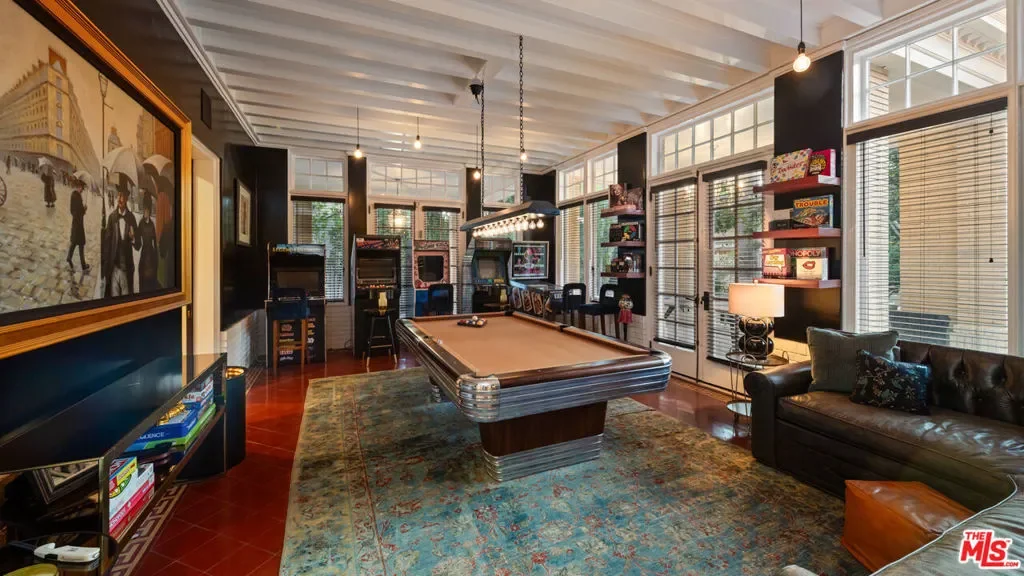 601 S Windsor Boulevard, Los Angeles, California, United States. - Photo 41