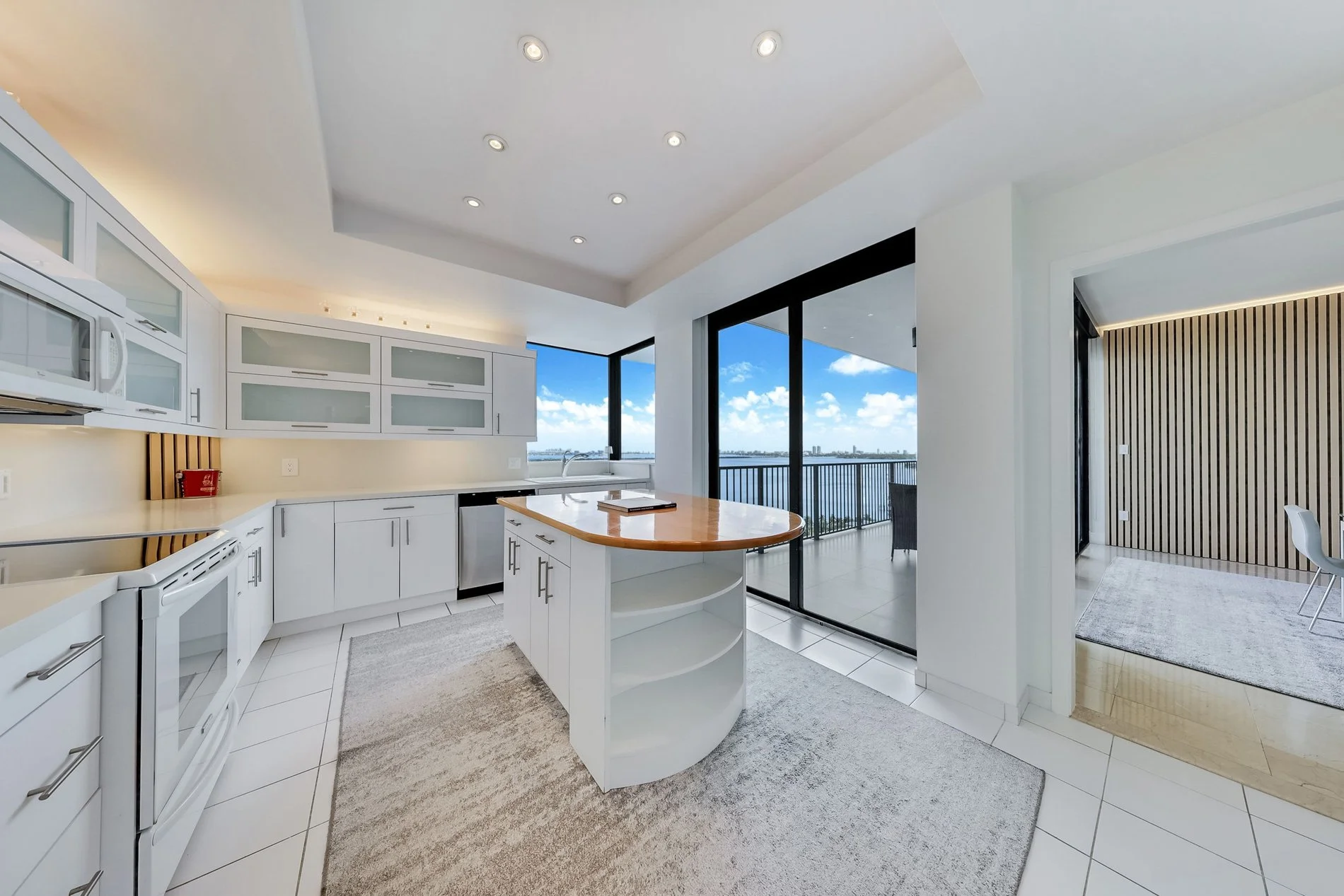 1000 Venetian Way , Miami Beach, FL 33139, Miami Beach, Florida, United States. - Photo 4