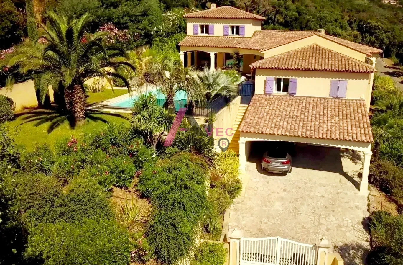 Exterior photo 2