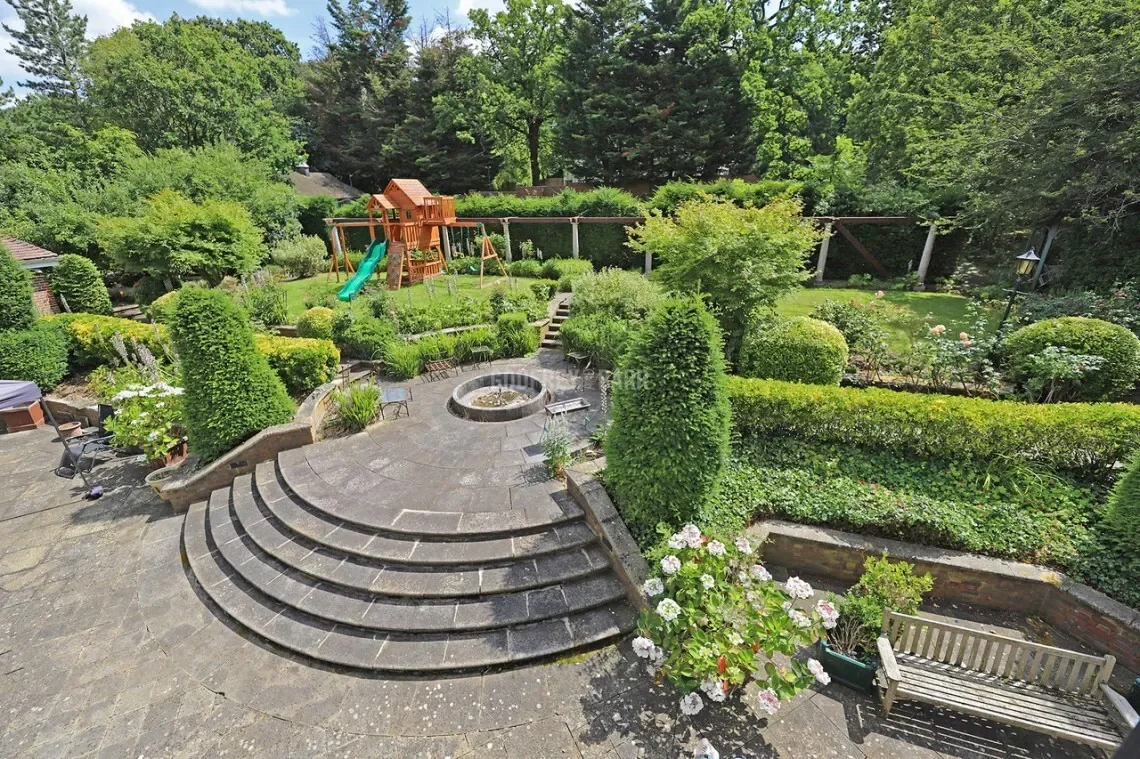 The Bishops Avenue, London, England, United Kingdom. - Photo 8