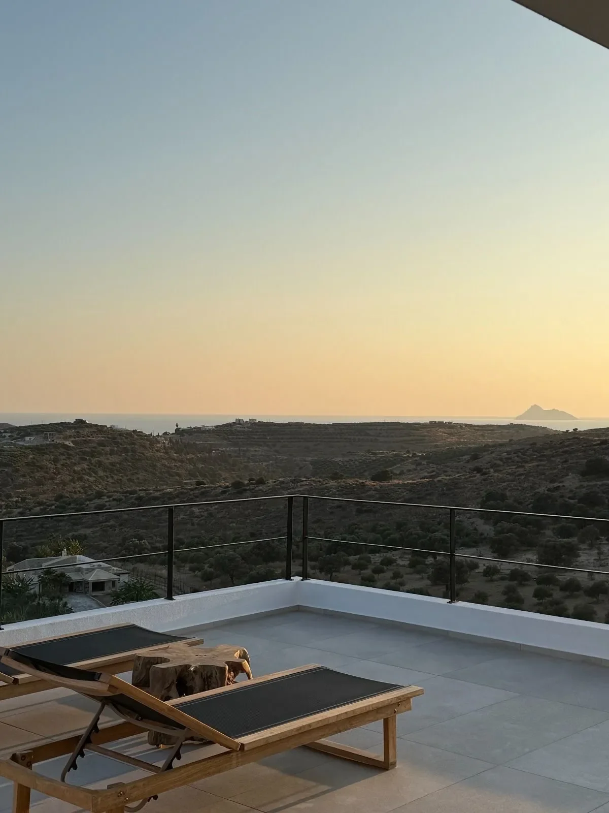 Exterior photo 2