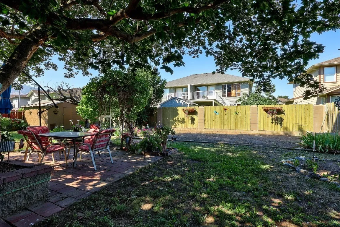 Exterior photo 9
