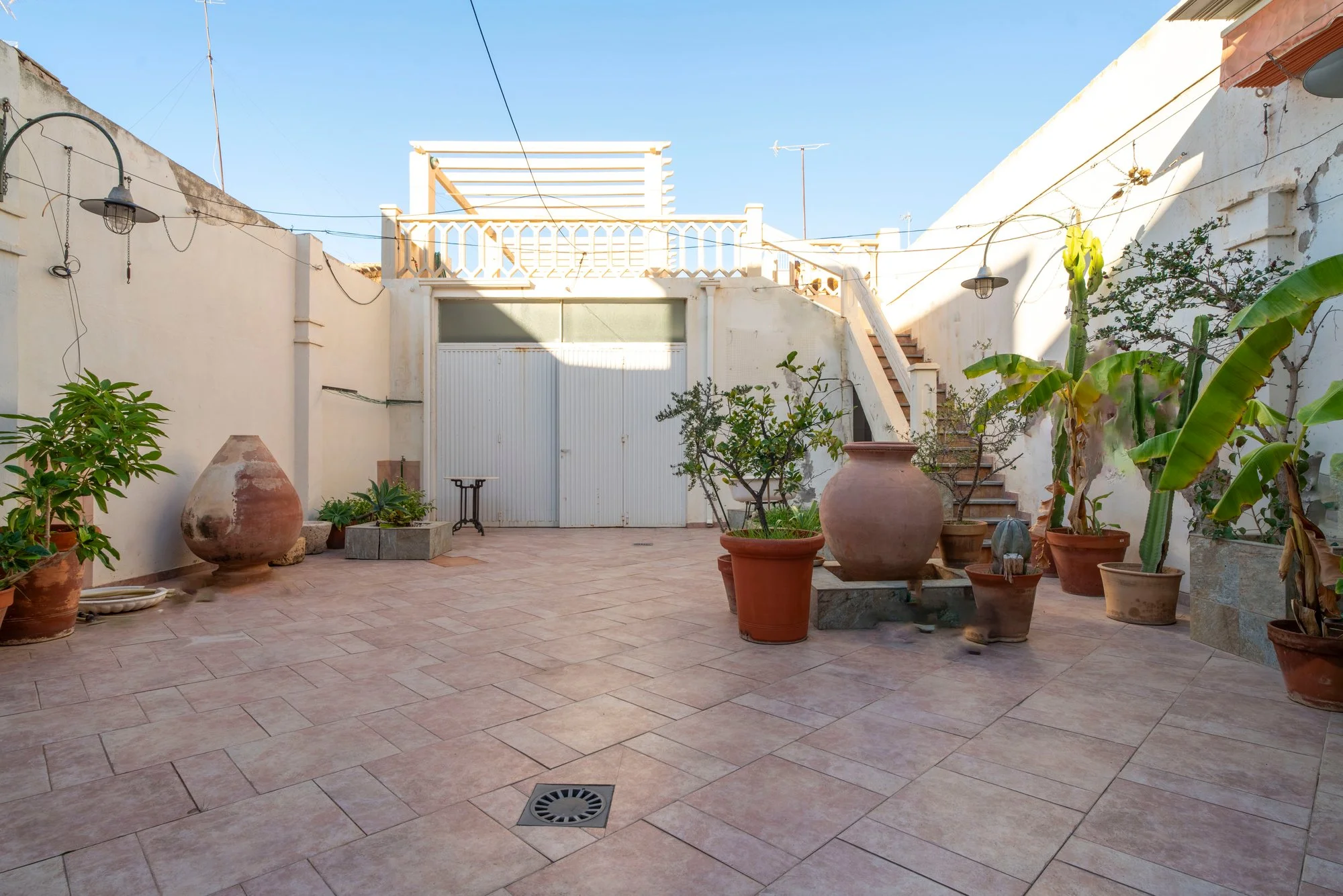 Exterior photo 8