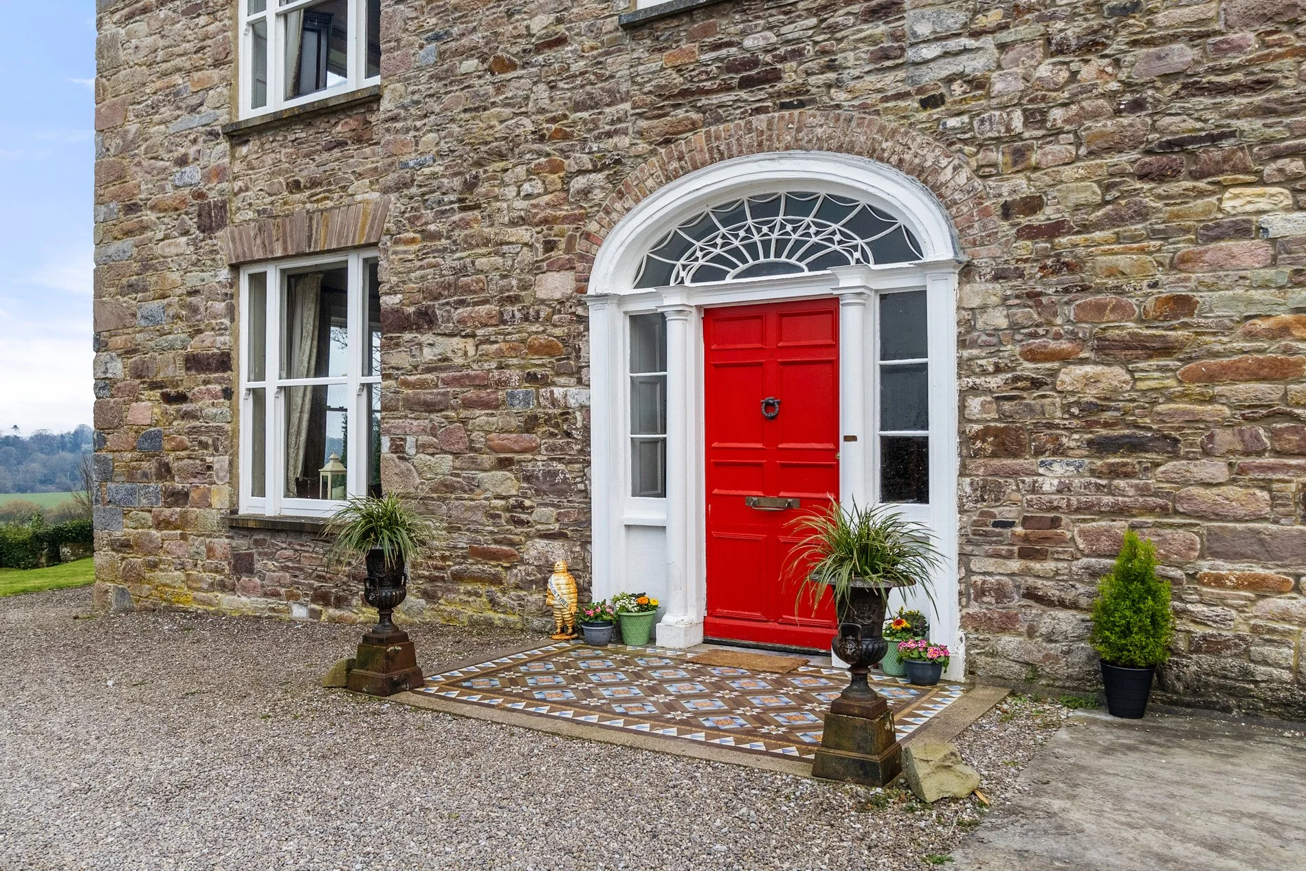 Exterior photo 4