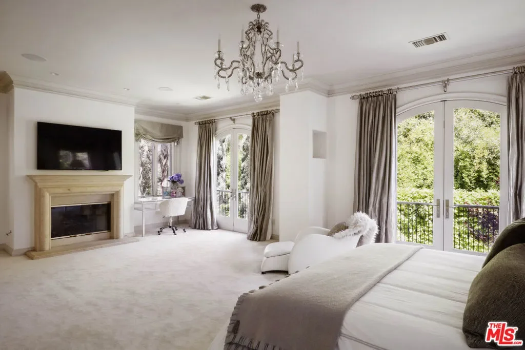 1160 Chantilly Road, Los Angeles, California, United States. - Photo 5