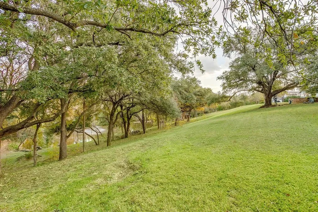 4301 Briarhaven Road, Fort Worth, Texas, United States. - Photo 35