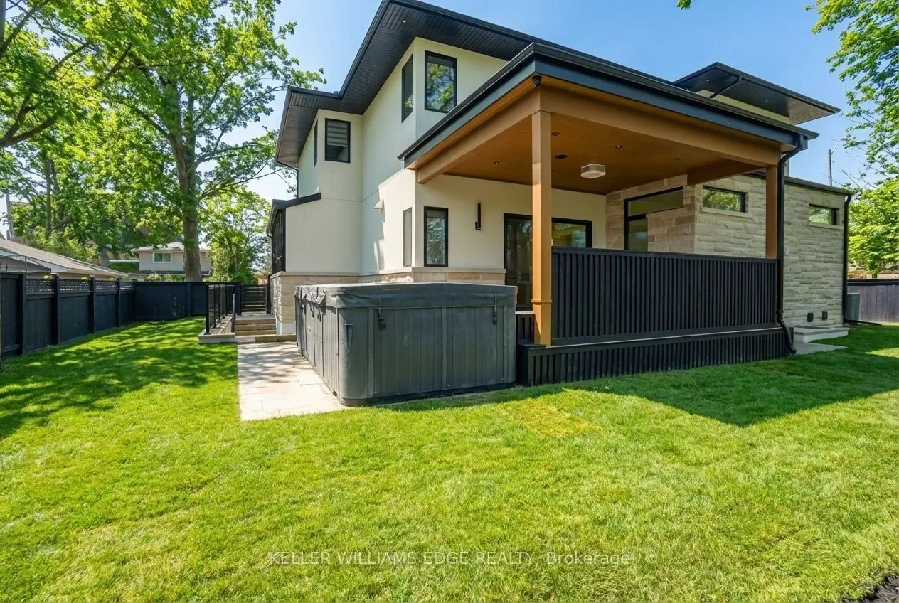 Exterior photo 4