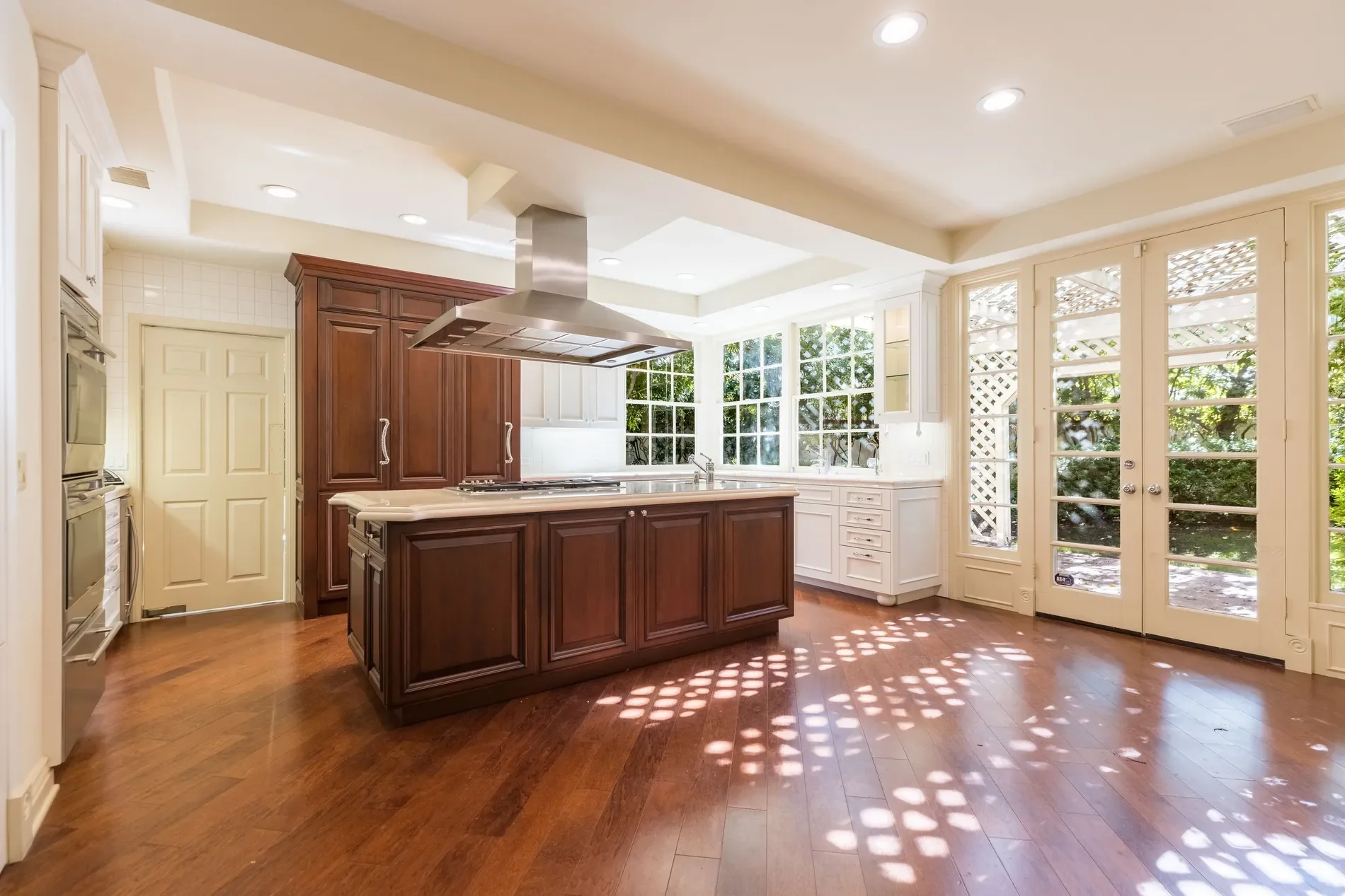 12386 Ridge Circle , Los Angeles, CA 90049, Los Angeles, California, United States. - Photo 16