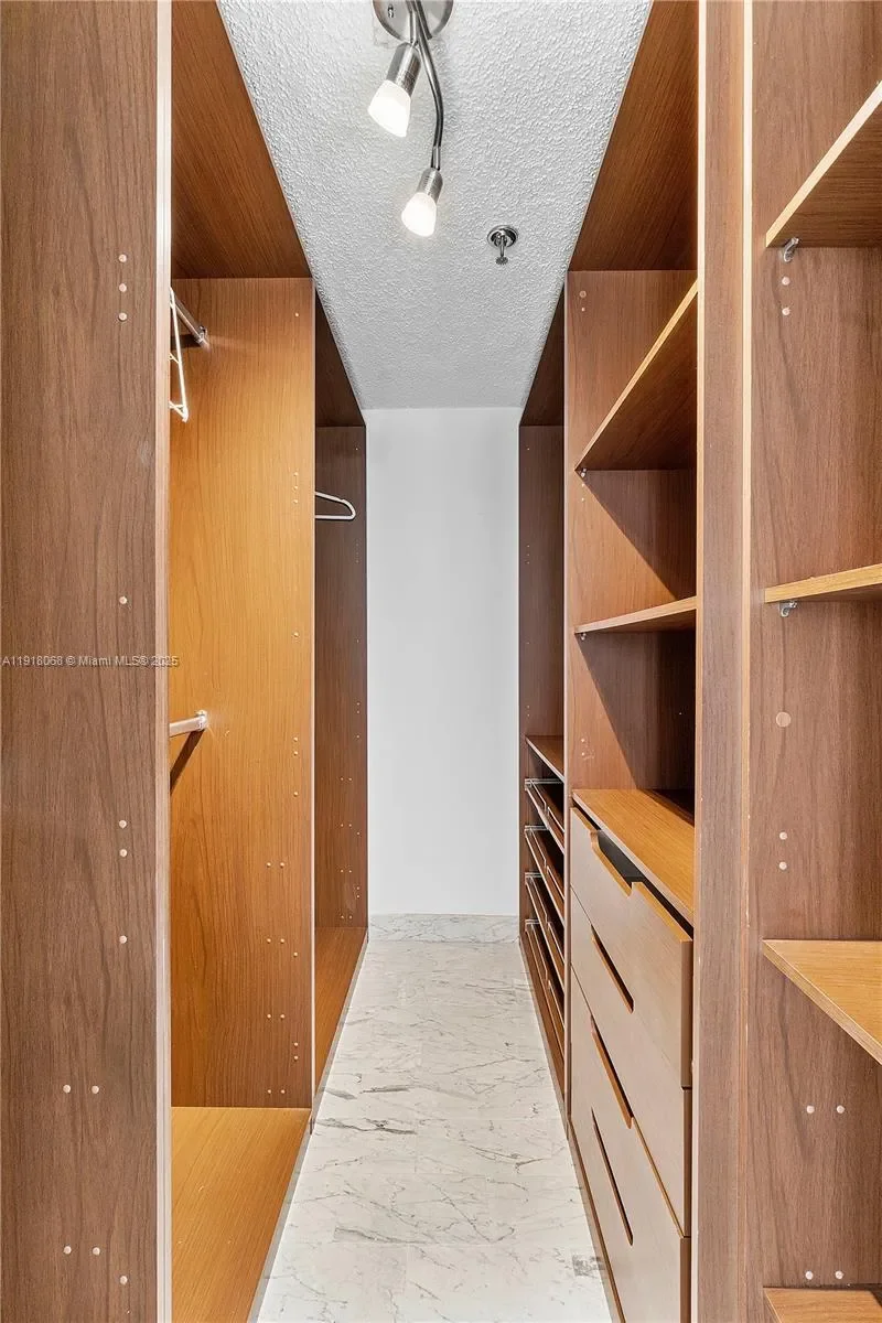 2575 S Bayshore Dr 15B, Miami, Florida, United States. - Photo 16