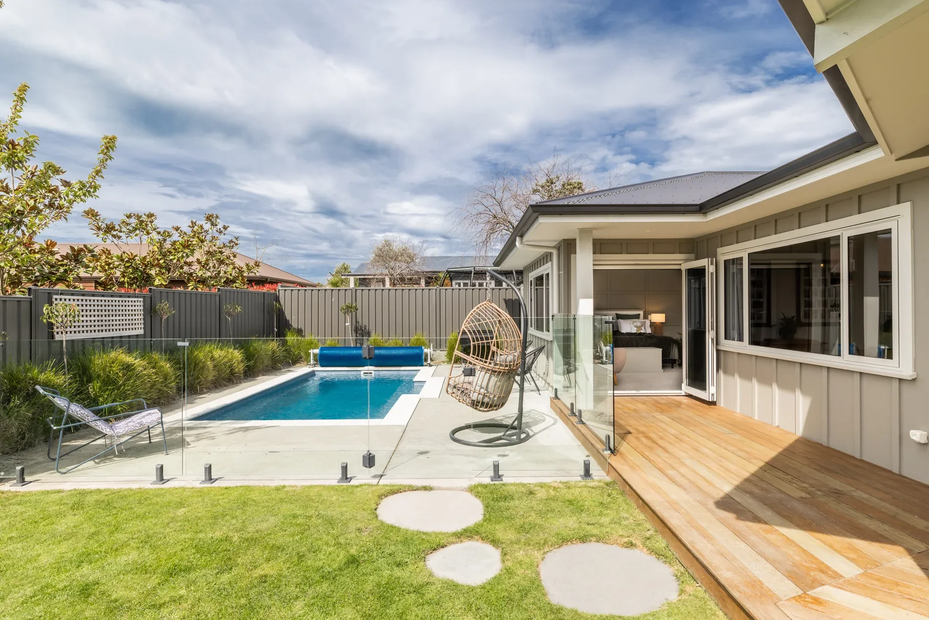 Exterior photo 4