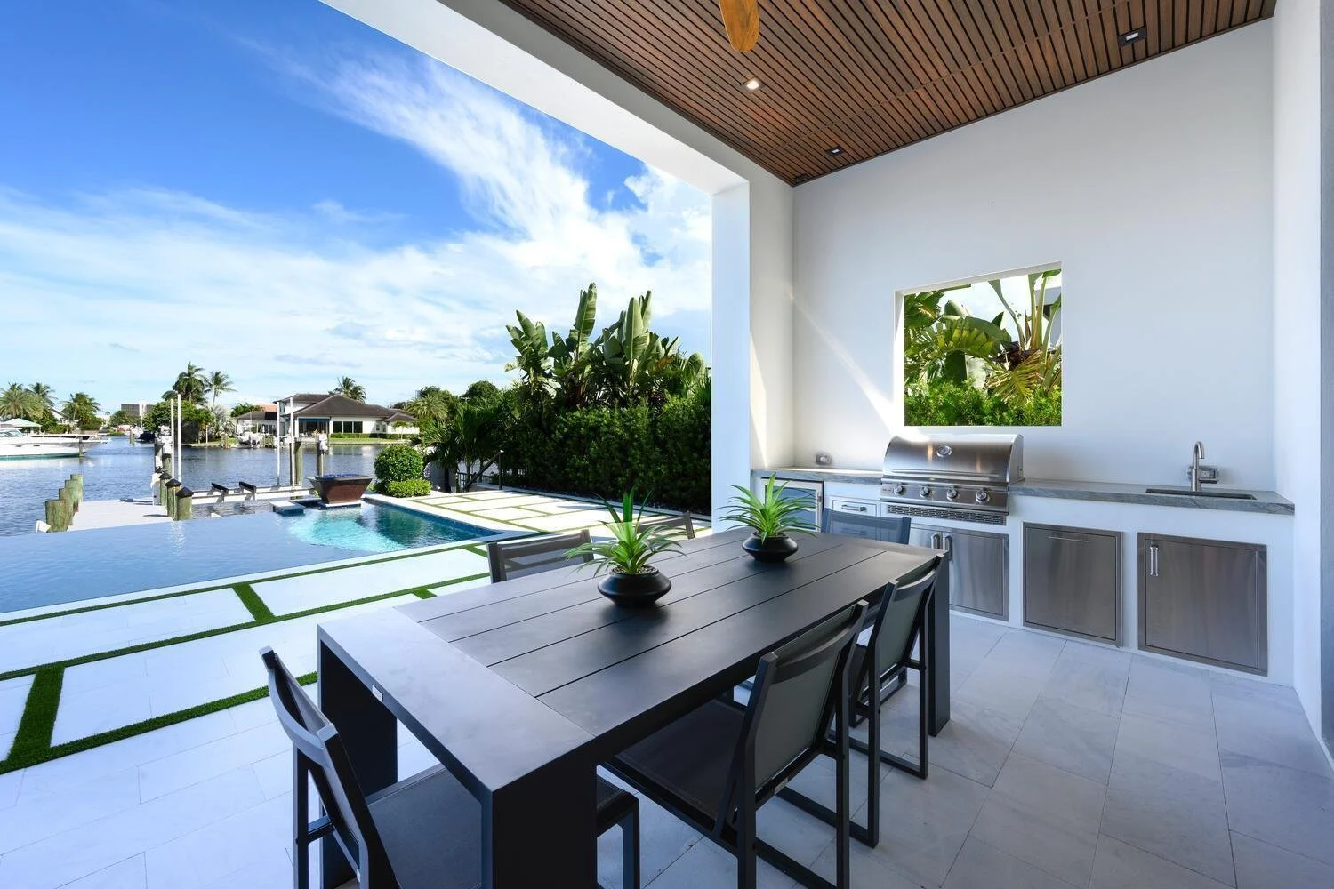 Exterior photo 9