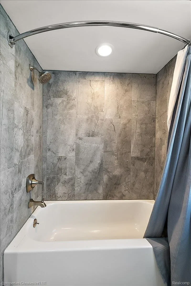 3060 Chickering Lane, Bloomfield Hills, Michigan, United States. - Photo 71