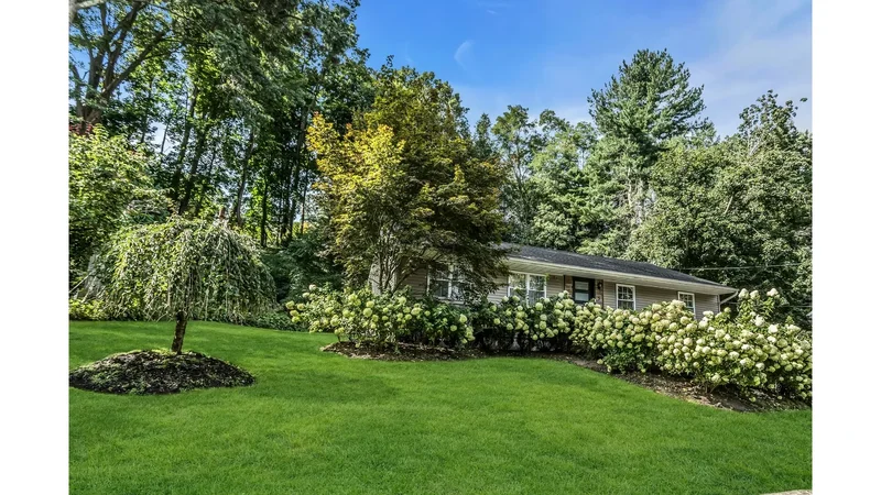 5 Meadowfield Lane, Glen Cove, New York, United States. - Photo 18