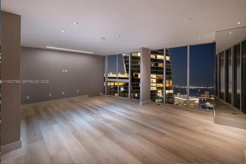 465 Brickell Ave, Miami, Florida, United States. - Photo 40
