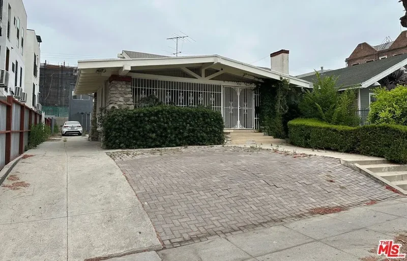Single Family Residence in Los Angeles