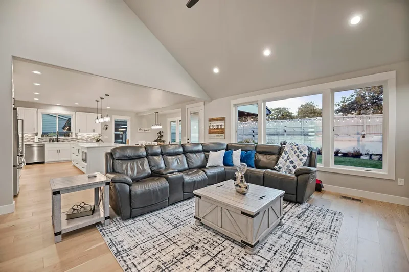 561 Autumn Hills, Medford, OR, 97504, USA, Medford, Oregon, United States. - Photo 11