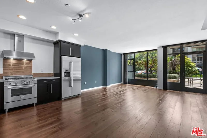 Condominium in Los Angeles