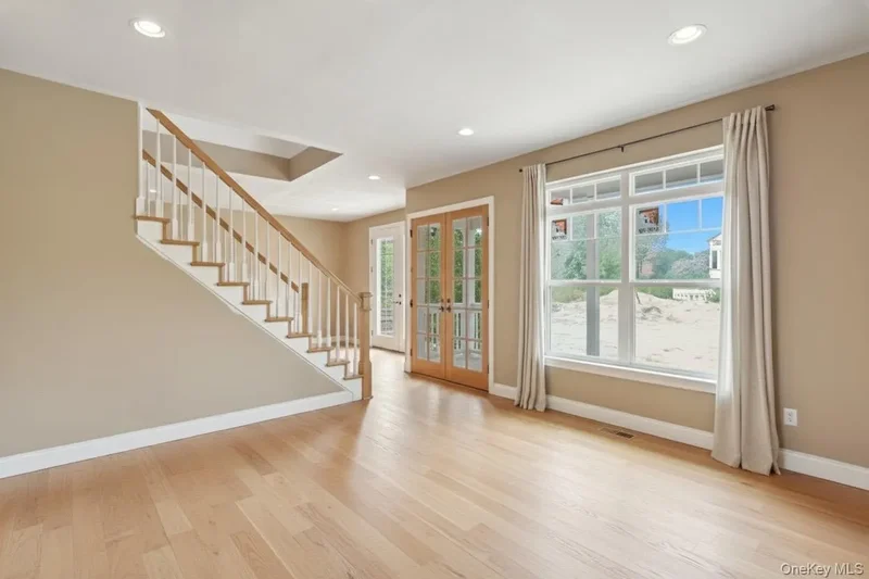 35 Evergreen Avenue, Coram, New York, United States. - Photo 16