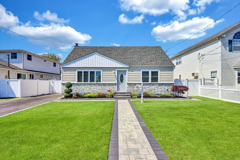29 E Jackson Ave, Babylon, NY 11702, Babylon, New York, United States. - Photo 23