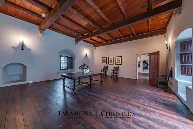 Montalto Dora, Italy. - Photo 86