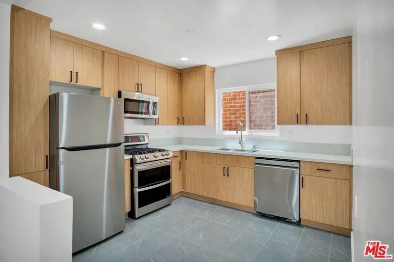 5614 W Adams Boulevard, Los Angeles, California, United States. - Photo 5