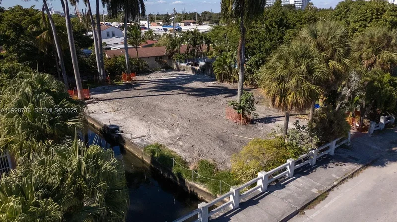 848 NW 18th Ave, Miami, Florida, United States. - Photo 8