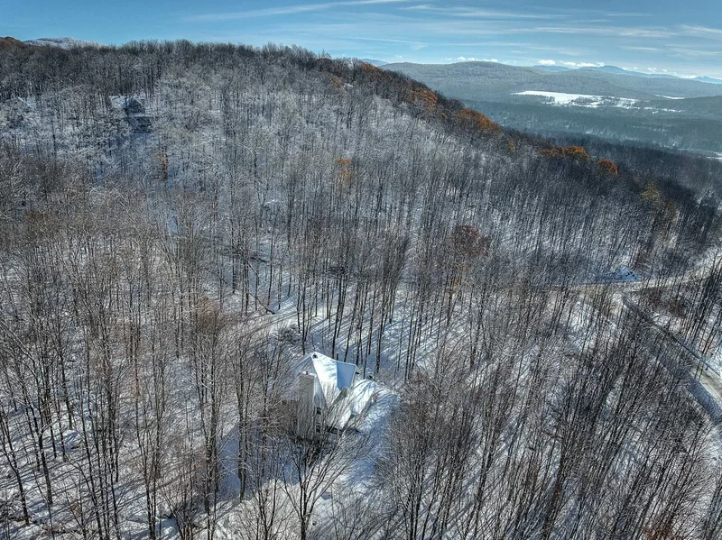 120 Rue des Irlandais, Bromont, Quebec, Canada. - Photo 43