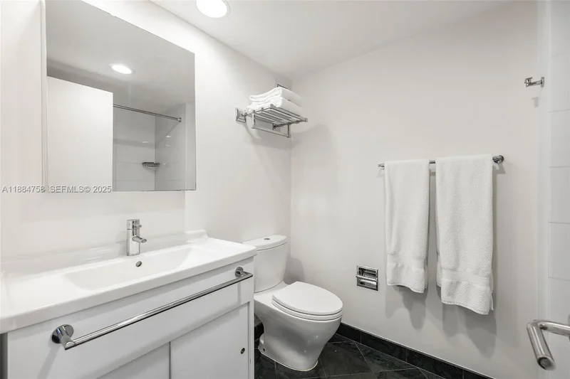 5660 Collins Ave 8D, Miami Beach, Florida, United States. - Photo 24