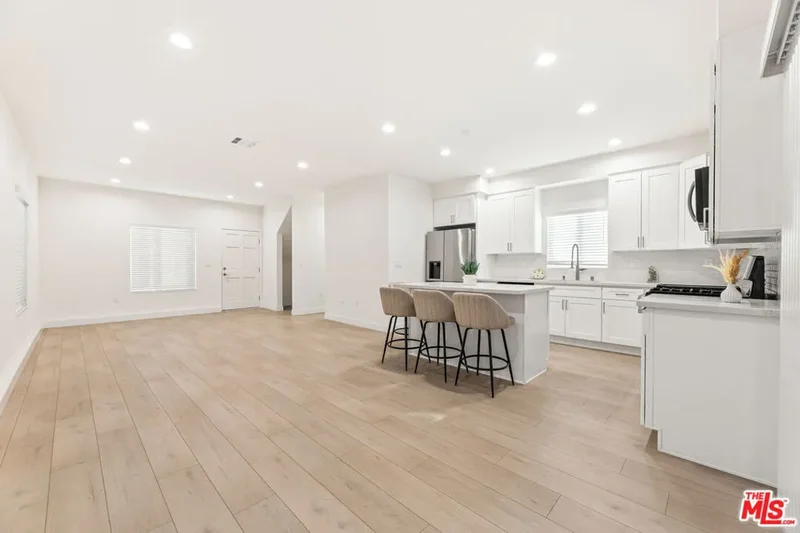 16233 Parthenia Street, Los Angeles, California, United States. - Photo 29
